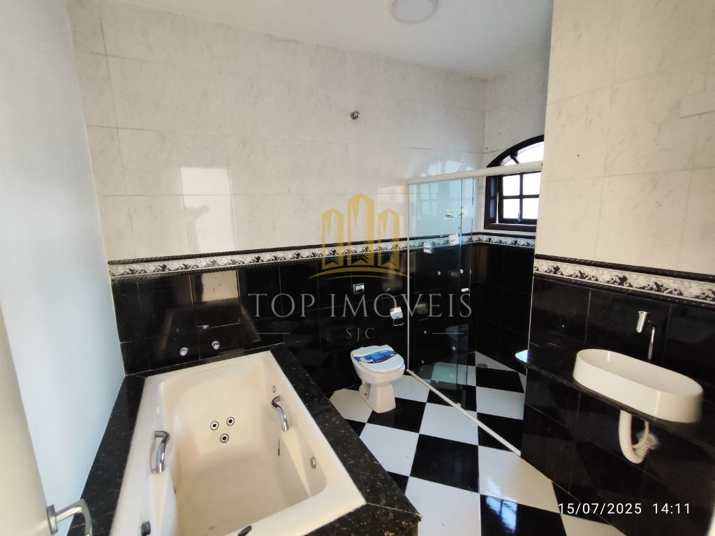 Sobrado 3 pavimentos de 260m² - Residencial União