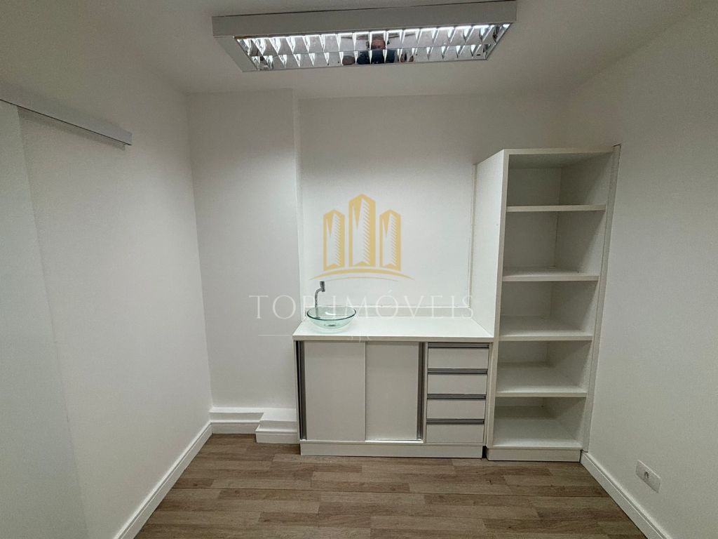 Sala Comercial de 83 metros Quadrados no Vila Ema SJC