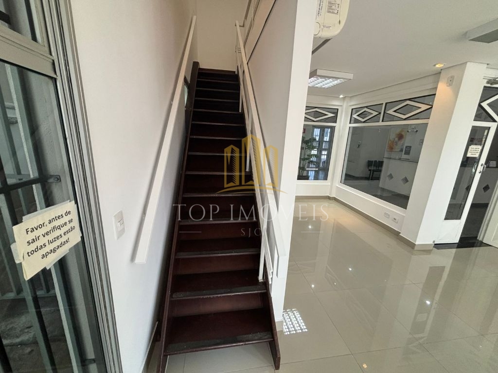 Sala Comercial de 83 metros Quadrados no Vila Ema SJC