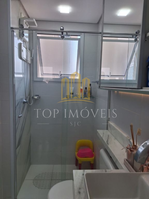 Apartamento de 65 m² no condomínio Tons do Parque, localizado no Parque Industrial, em frente à Praça Natal. Porteira fechada