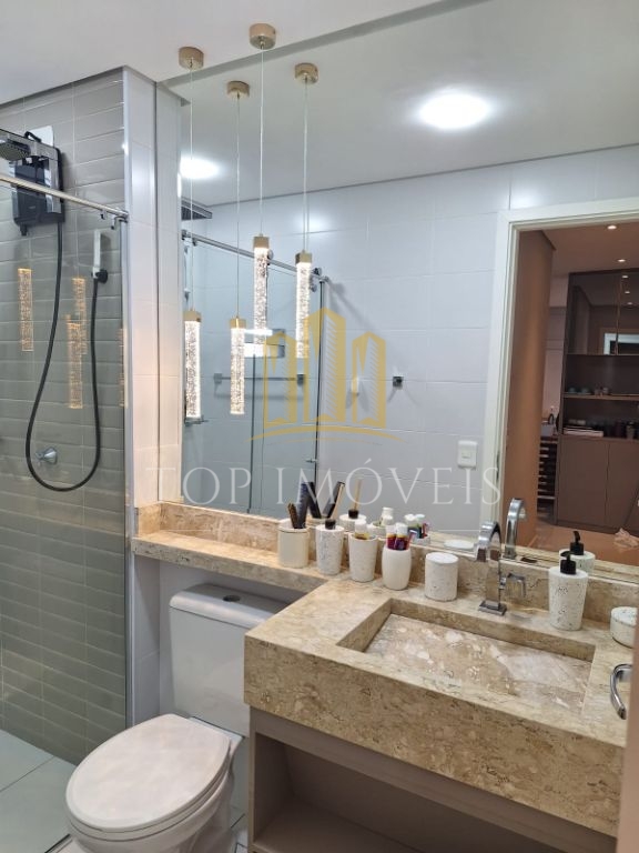 Apartamento de 65 m² no condomínio Tons do Parque, localizado no Parque Industrial, em frente à Praça Natal. Porteira fechada