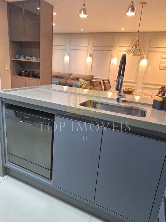 Apartamento de 65 m² no condomínio Tons do Parque, localizado no Parque Industrial, em frente à Praça Natal. Porteira fechada