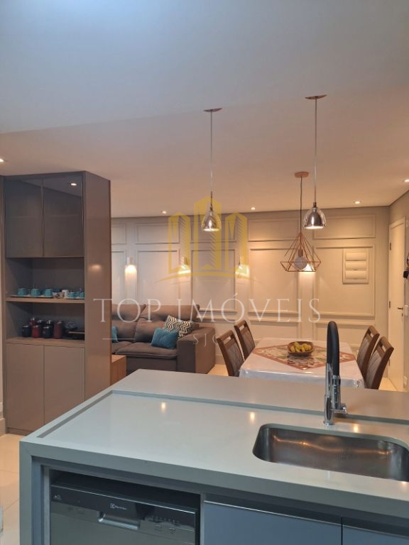 Apartamento de 65 m² no condomínio Tons do Parque, localizado no Parque Industrial, em frente à Praça Natal. Porteira fechada