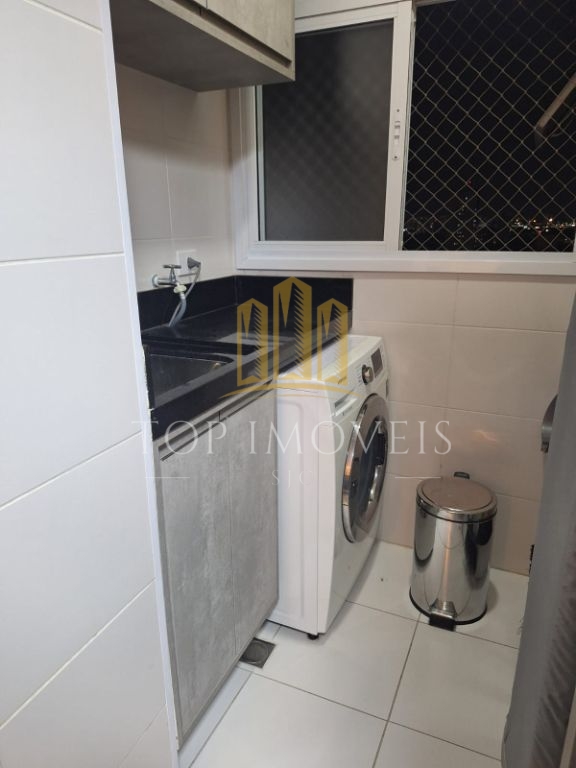 Apartamento de 65 m² no condomínio Tons do Parque, localizado no Parque Industrial, em frente à Praça Natal. Porteira fechada