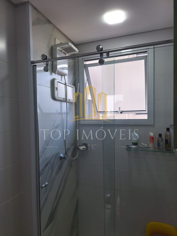 Apartamento de 65 m² no condomínio Tons do Parque, localizado no Parque Industrial, em frente à Praça Natal. Porteira fechada