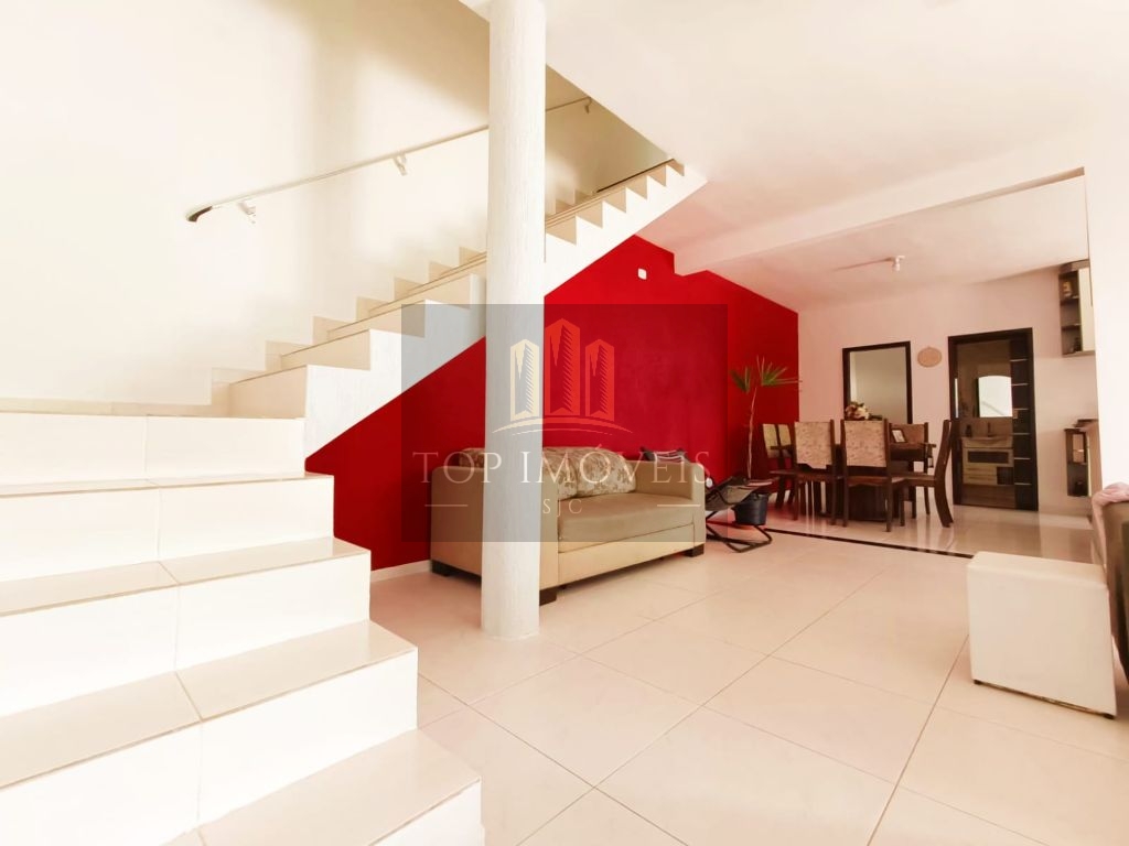 Belíssima casa com 240m² no Jardim Santa Maria, Jacareí/SP