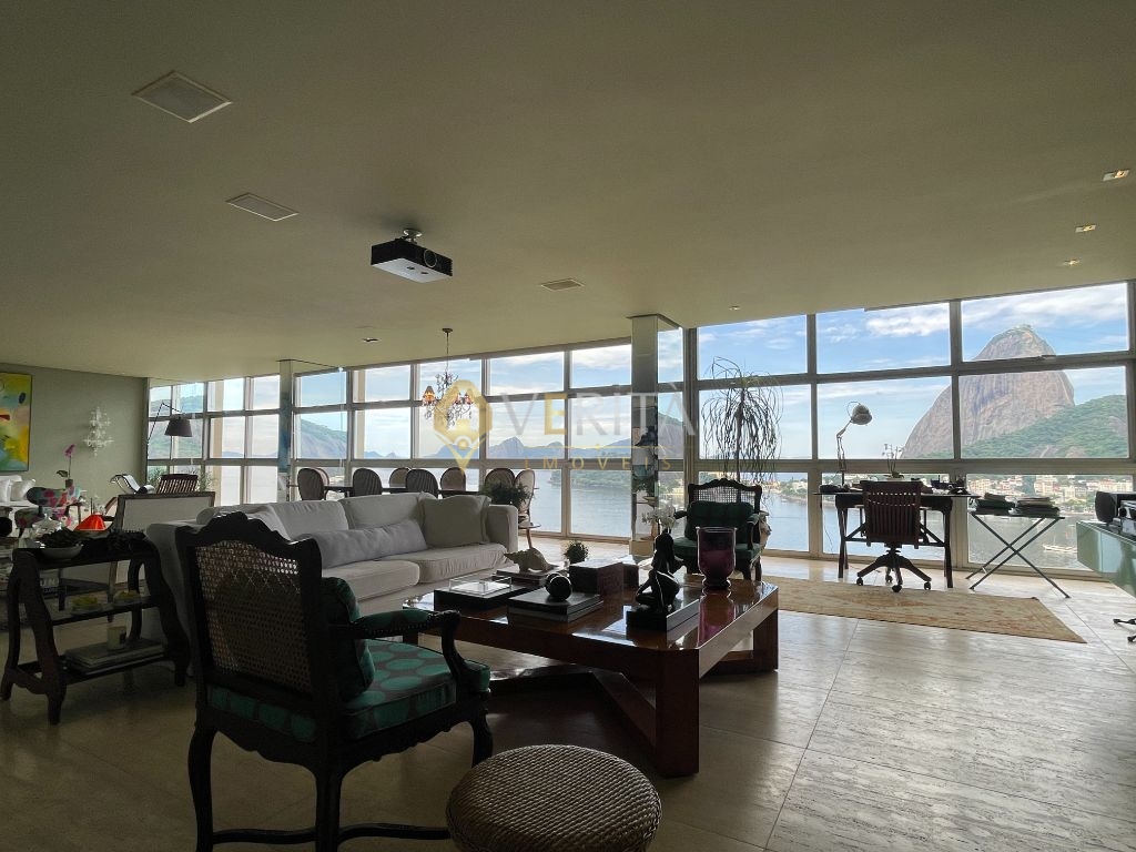 Apartamento 3 suítes no flamengo com 468m².