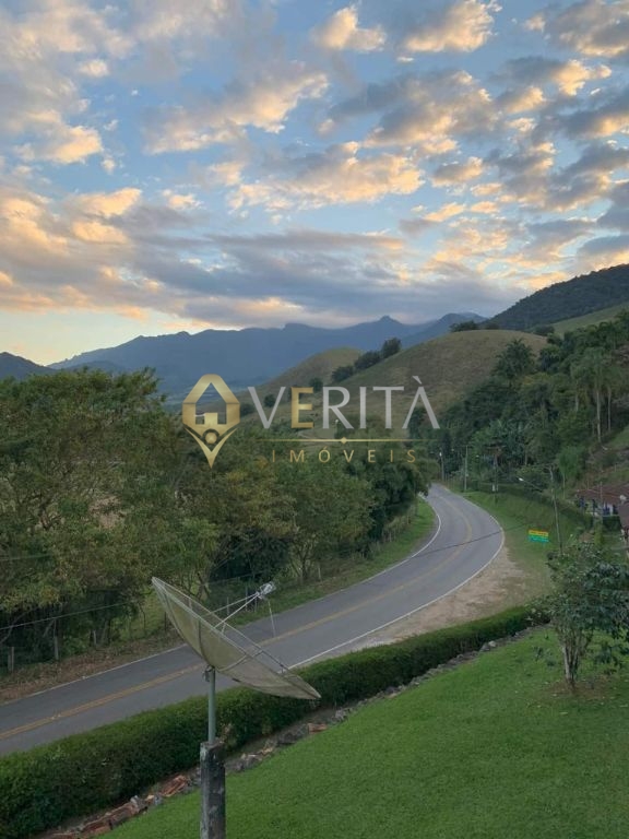 Terreno perfeito na beira da estrada em capelinha entre rese