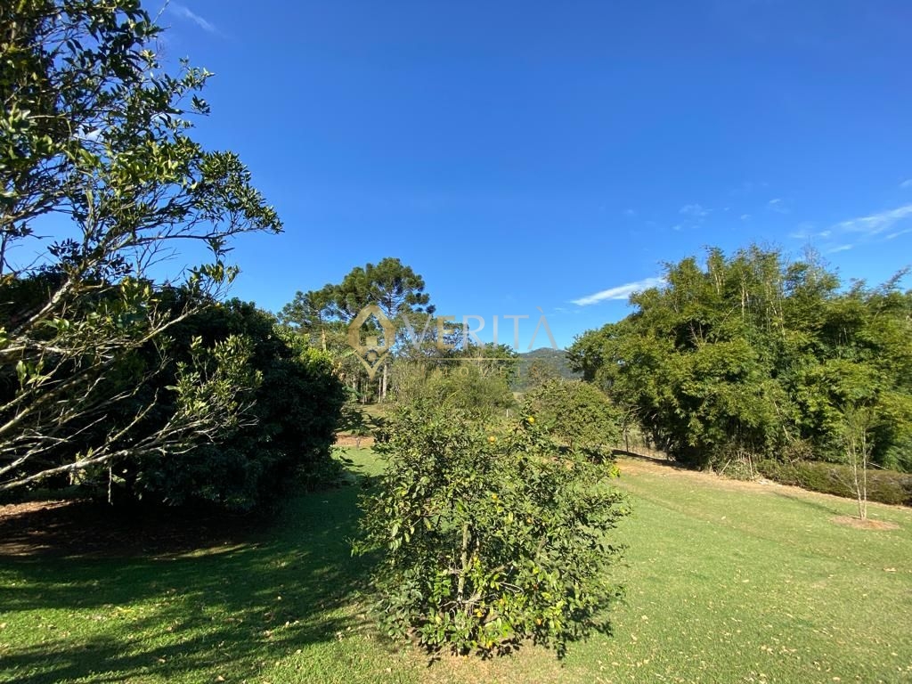 Terreno perfeito na beira da estrada em capelinha entre rese