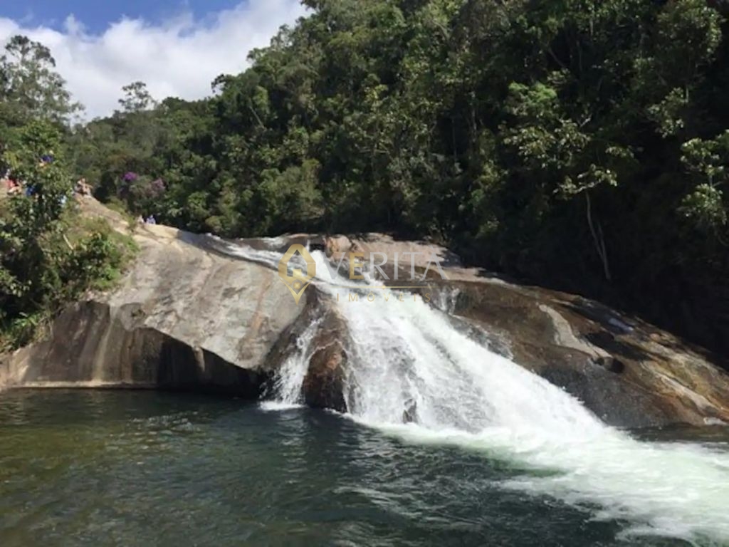 Terreno perfeito na beira da estrada em capelinha entre rese