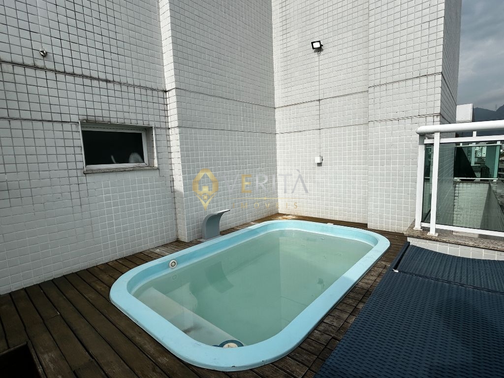 Cobertura com 3 quartos, sendo 2 suítes no condomínio Bora Bora Tijuca.