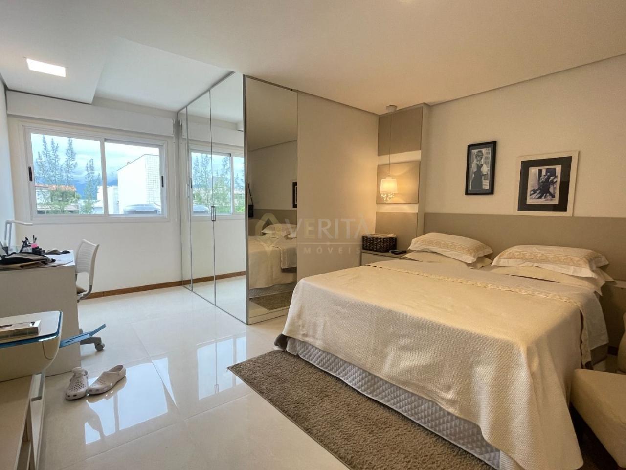 Cobertura duplex no Recreio a 1 quadra da praia.