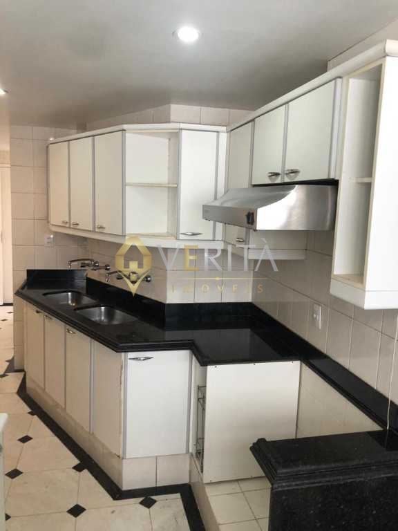 Cobertura com 4 quartos sendo 2 suítes na Tijuca próximo a Praça Saens Penã