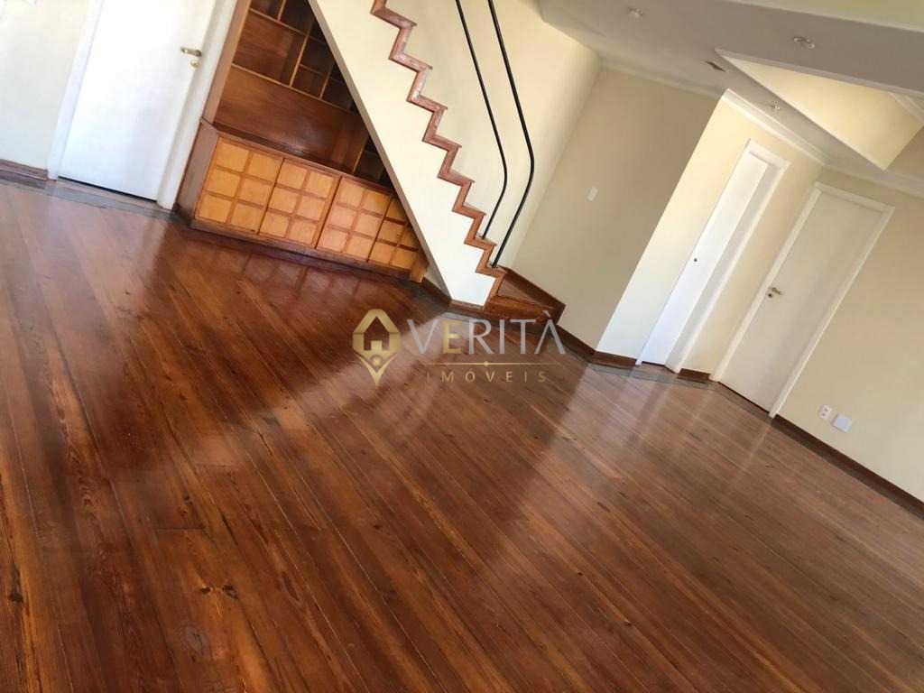 Cobertura com 4 quartos sendo 2 suítes na Tijuca próximo a Praça Saens Penã
