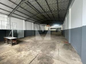 Excelente Barracão Comercial na Avenida 40 Amplo e Funcional - Village Imobiliária