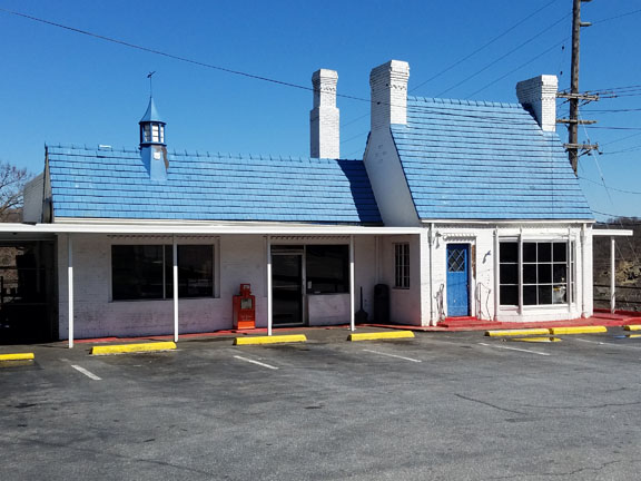 Exterior of The Texas Inn
