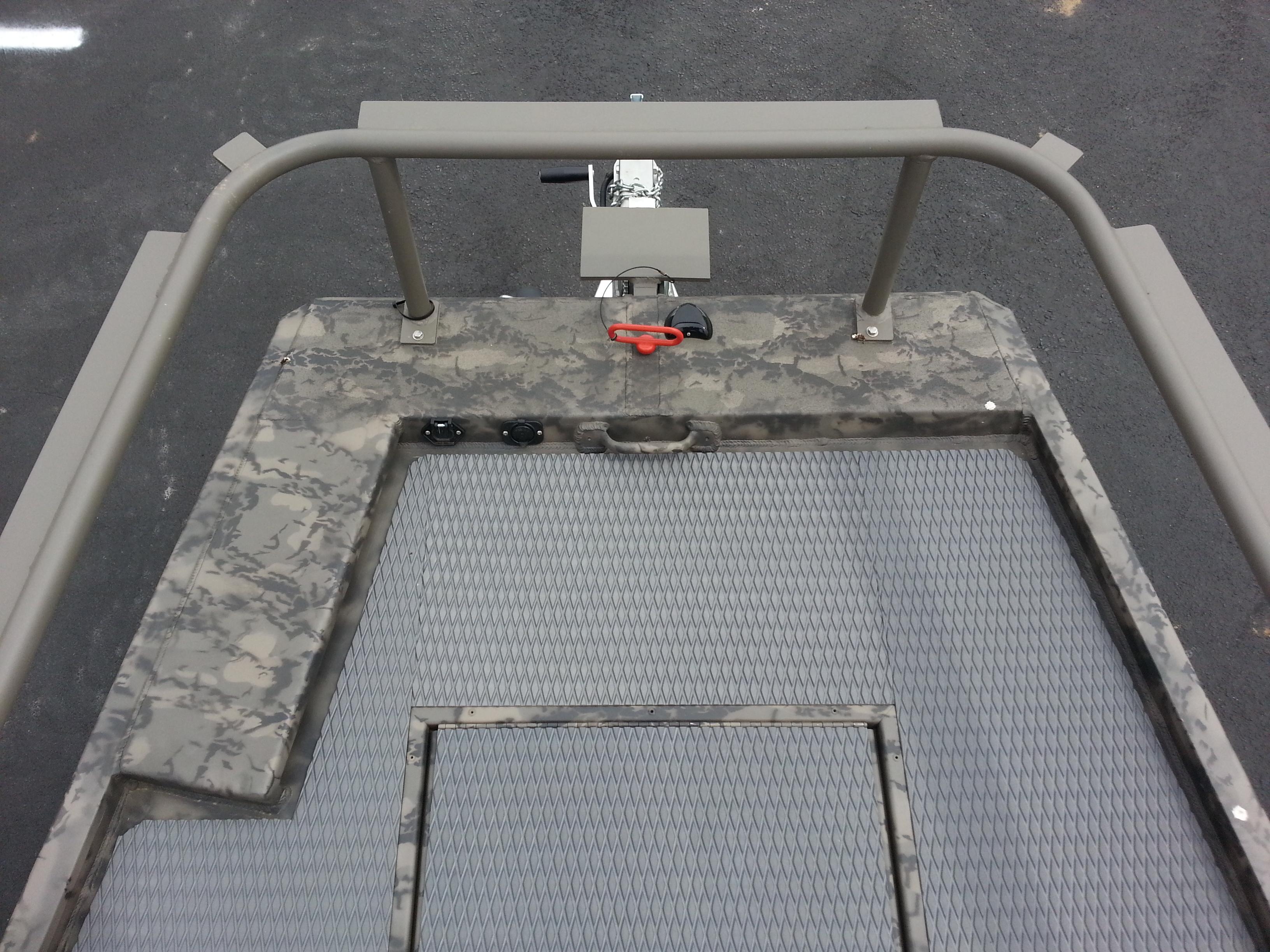 Muddy Bay GATOR TAIL 1854 Extreme Center Console