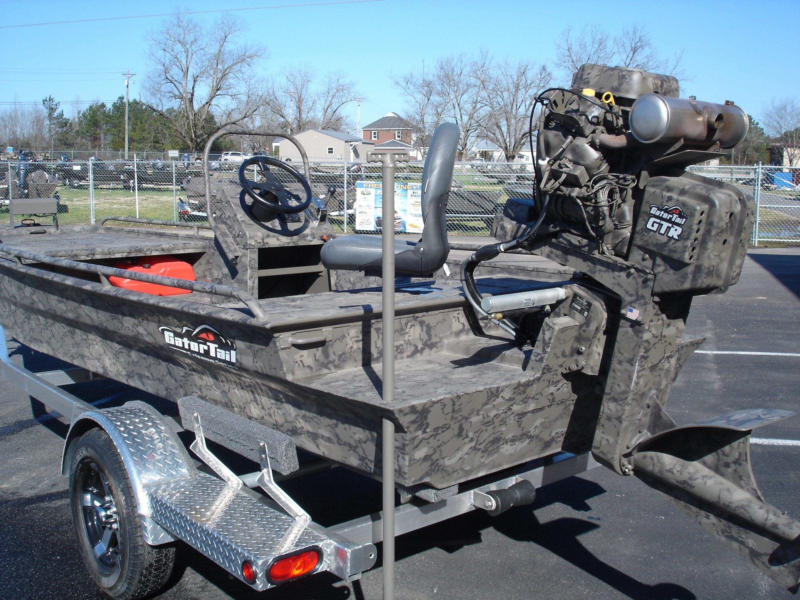 Muddy Bay GATOR TAIL 1854 Extreme Center Console
