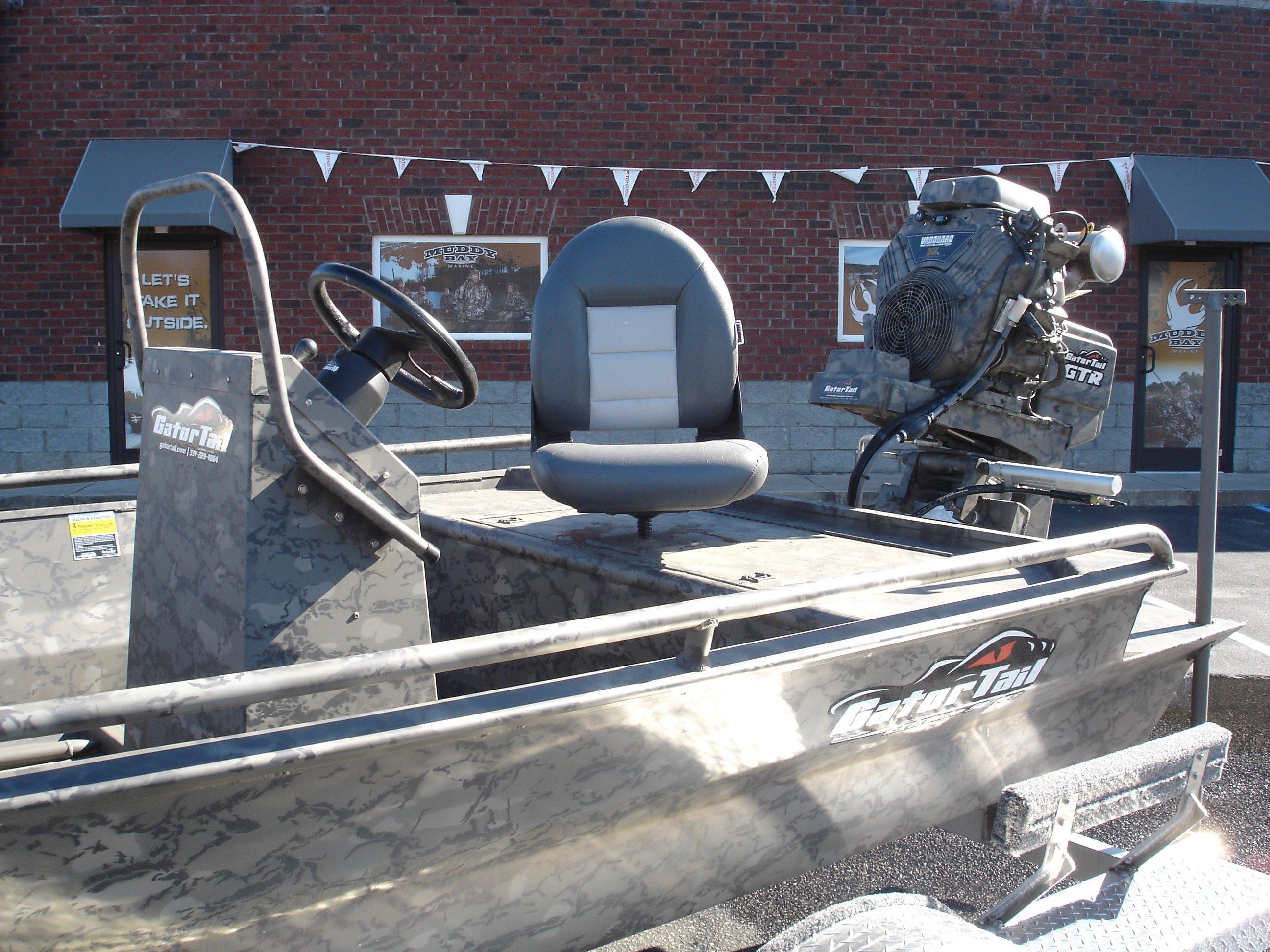Muddy Bay GATOR TAIL 1854 Extreme Center Console