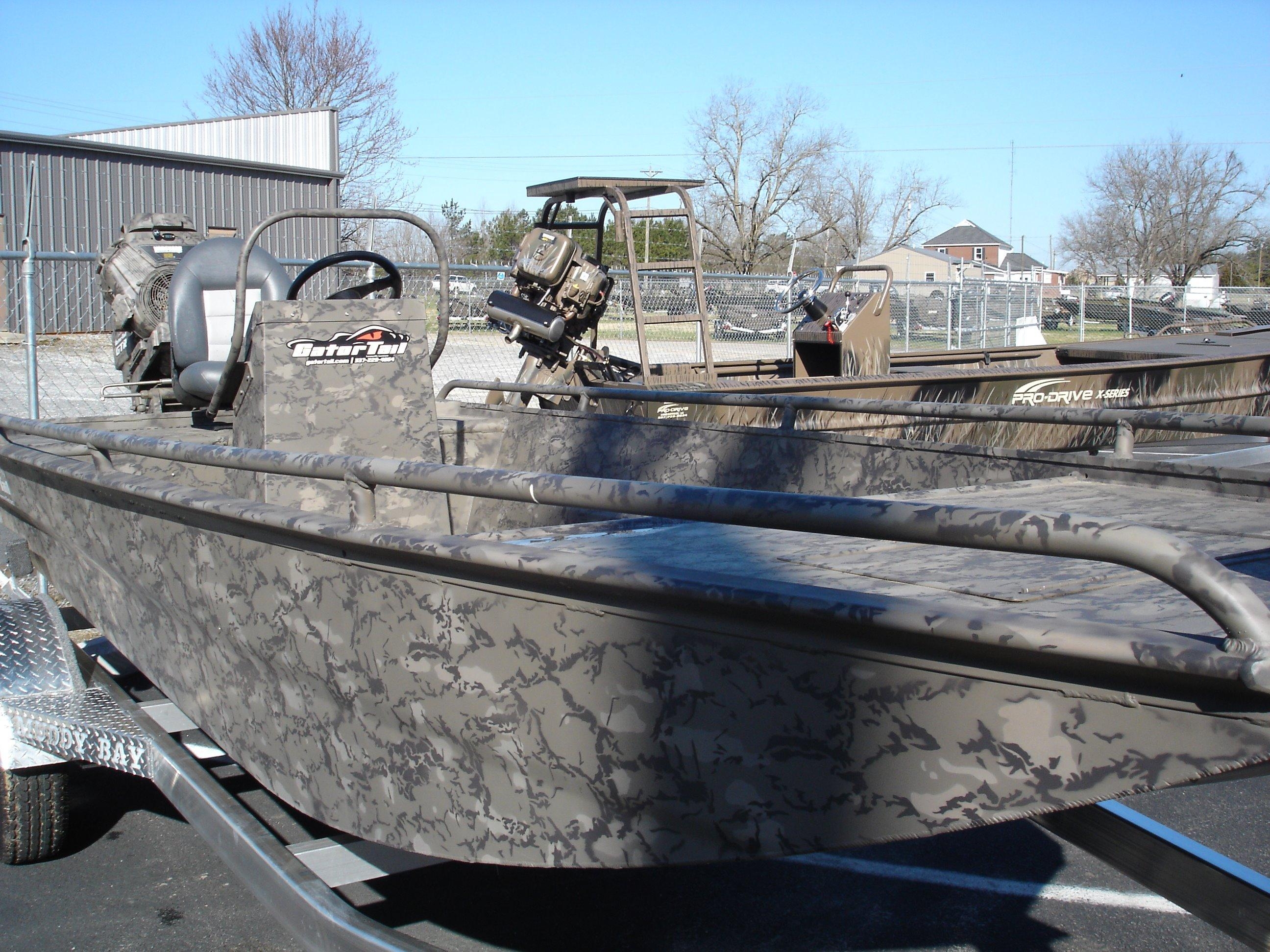 Muddy Bay GATOR TAIL 1854 Extreme Center Console