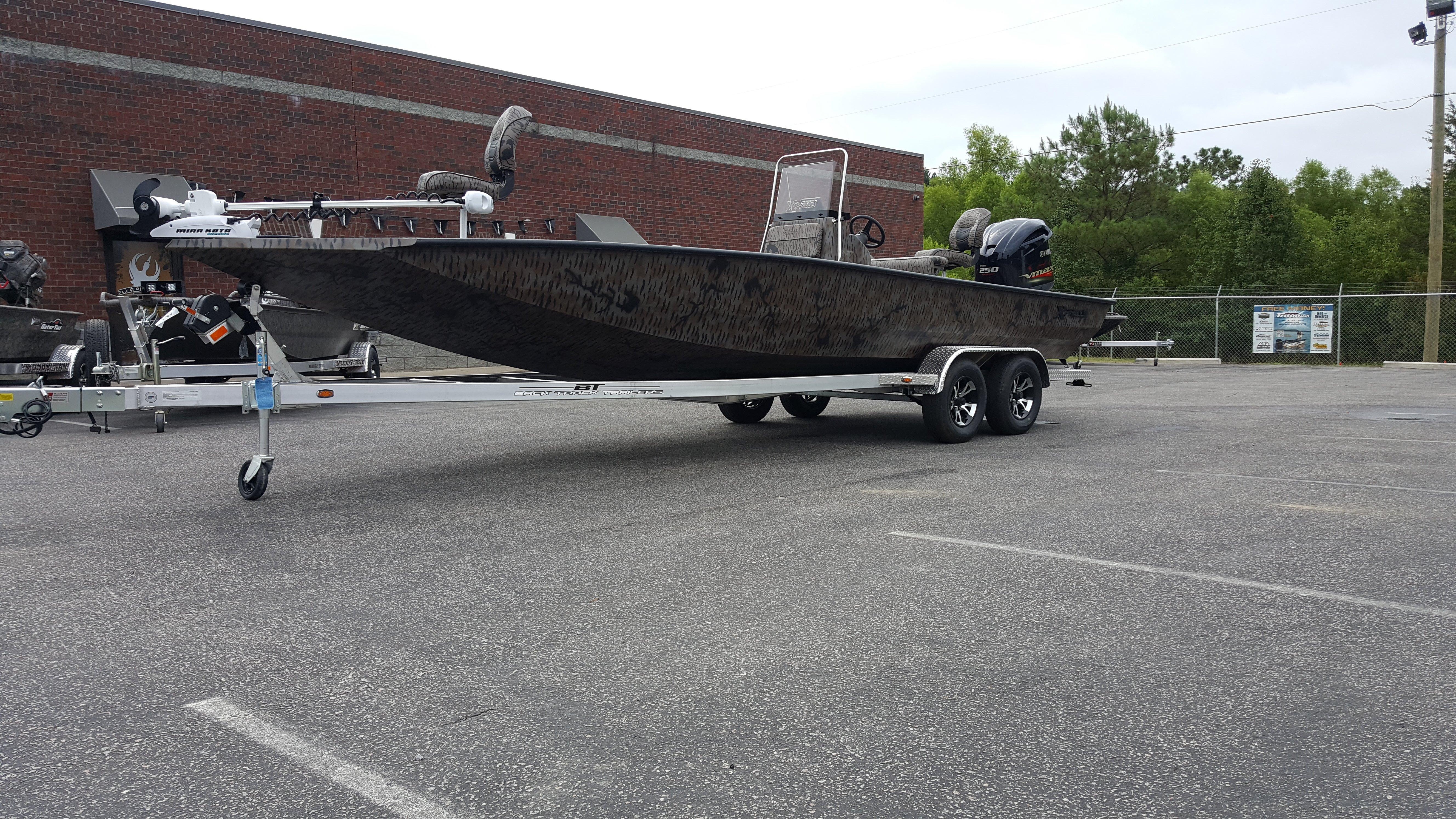 Muddy Bay Xpress H24 Bay Boat Camo