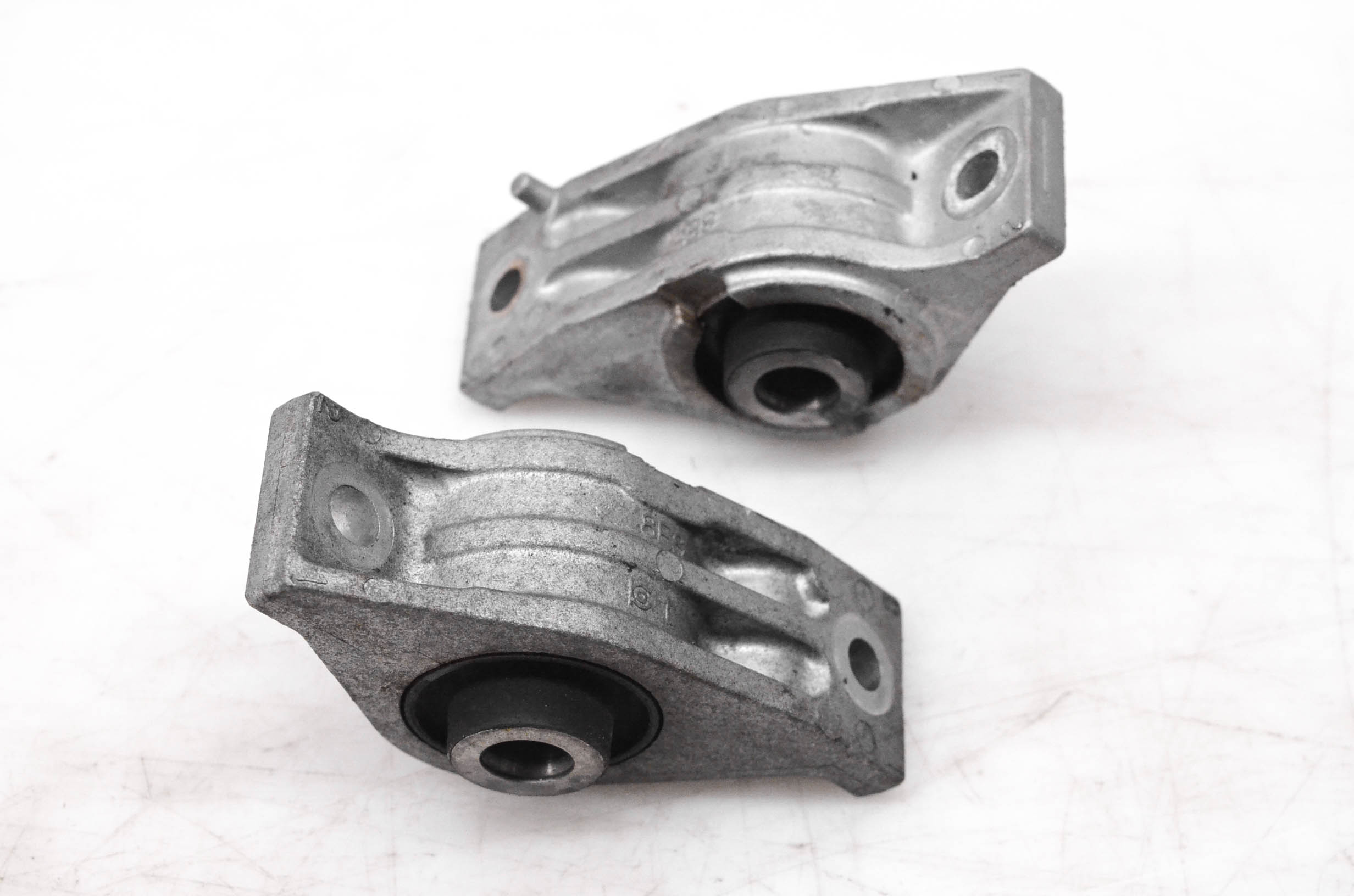14 Arctic Cat XF 7000 Crosstour Front Left & Right Engine Motor Brackets Mounts 141"