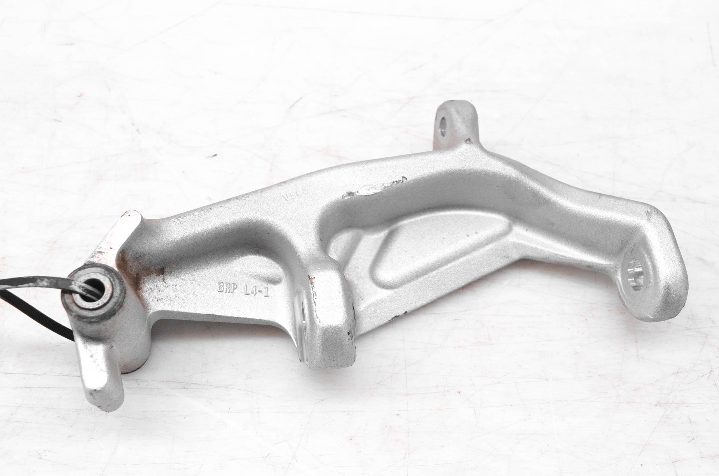 10 Ski-Doo MXZ Adrenaline 800R Front Left Spindle Knuckle 120"