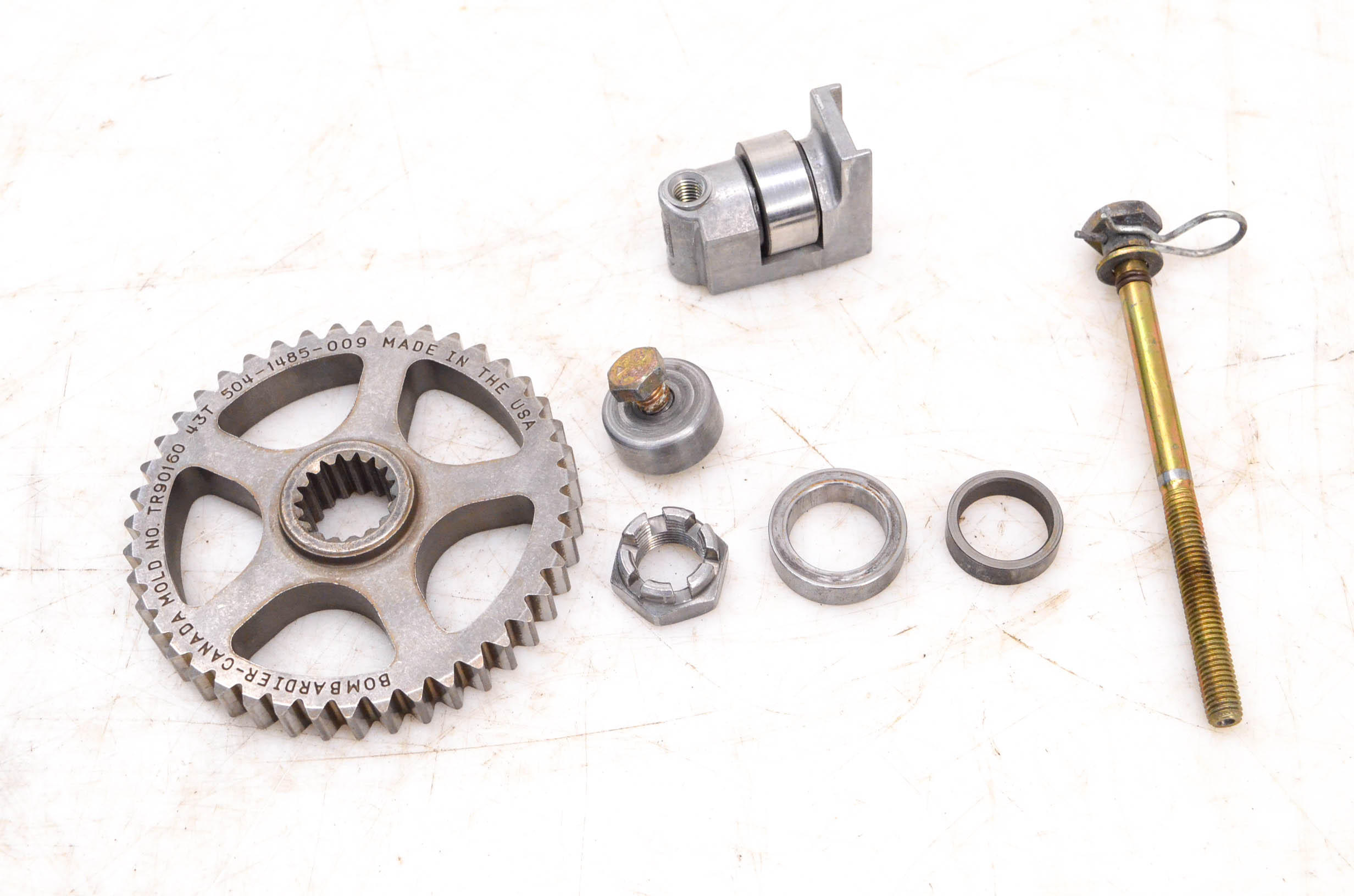 05 Ski-Doo GSX 500SS Chain Case Gear & Tensioner 121"