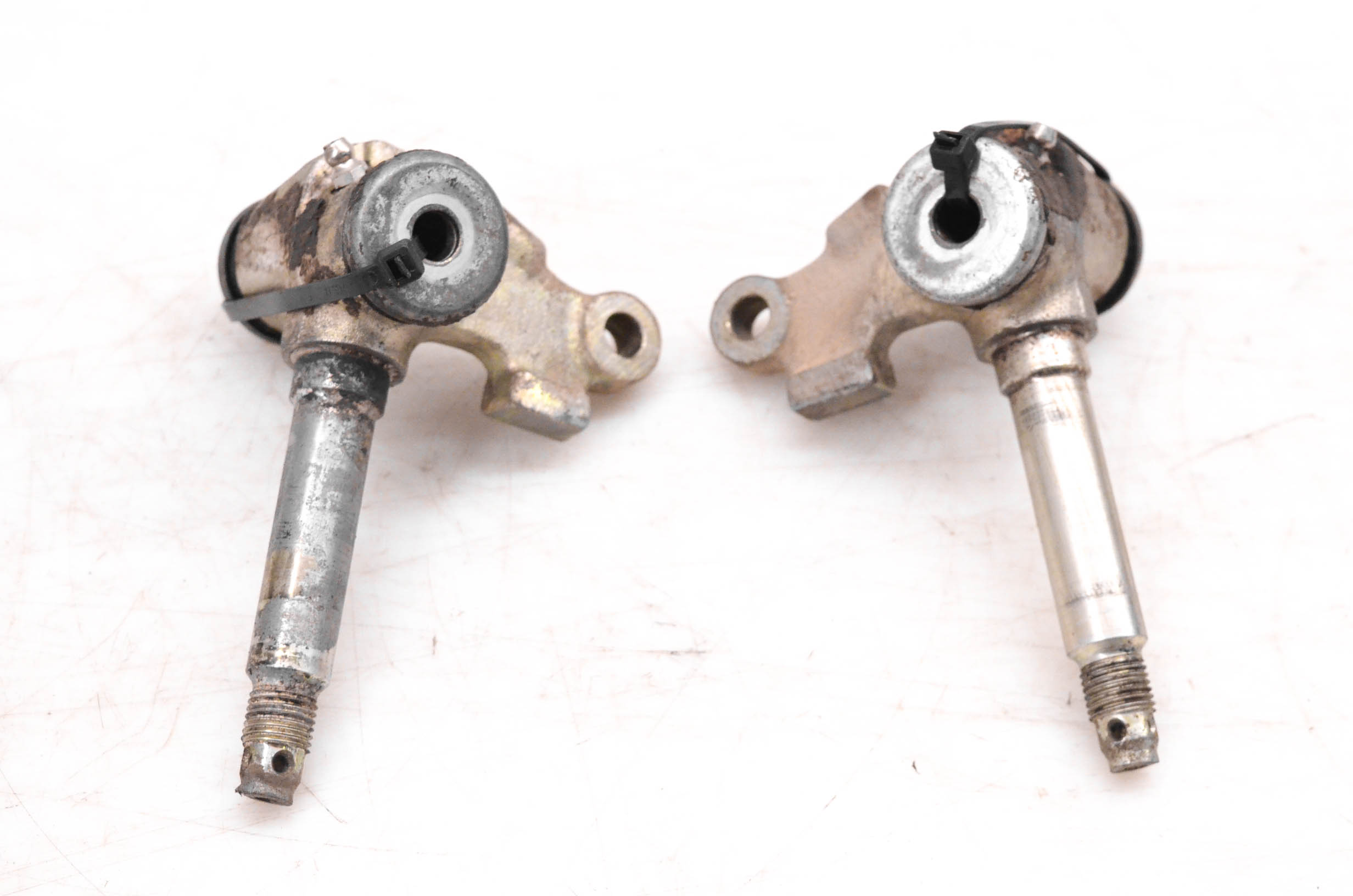 01 Yamaha Badger 80 2x4 Front Spindles Knuckles Left & Right YFM80N