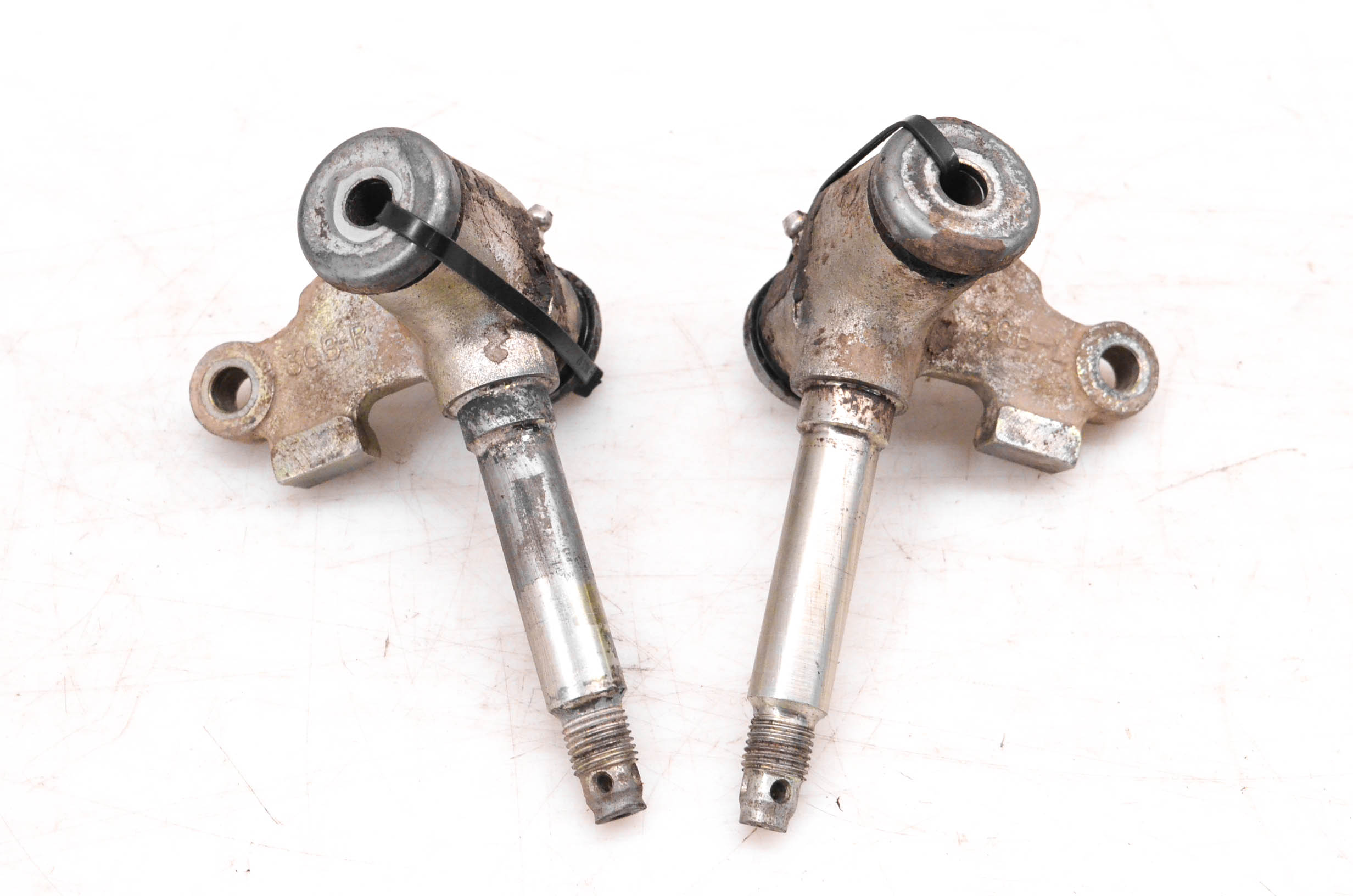 01 Yamaha Badger 80 2x4 Front Spindles Knuckles Left & Right YFM80N