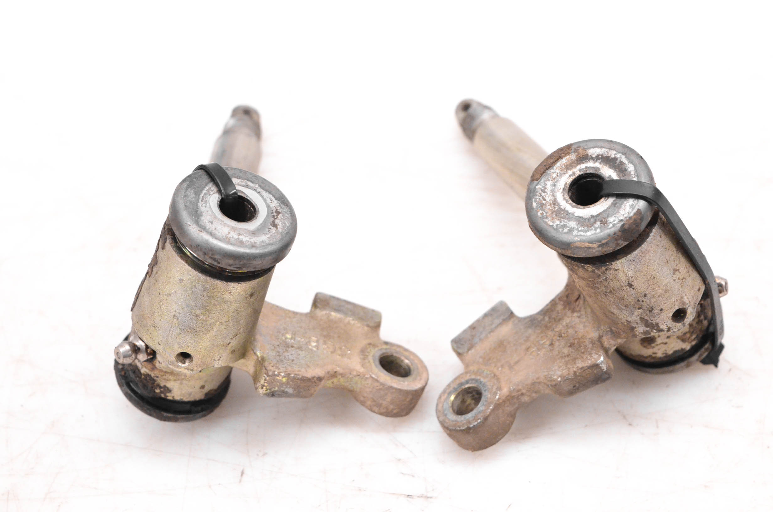 01 Yamaha Badger 80 2x4 Front Spindles Knuckles Left & Right YFM80N