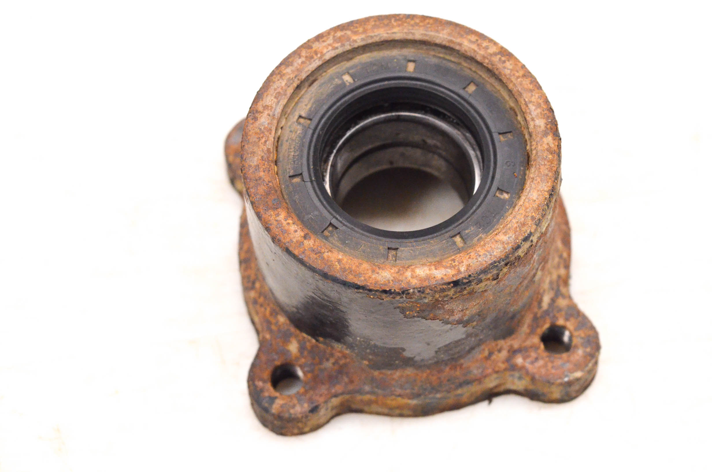 02 Arctic Cat 500 4x4 TBX Left Rear Axle Bearing Carrier