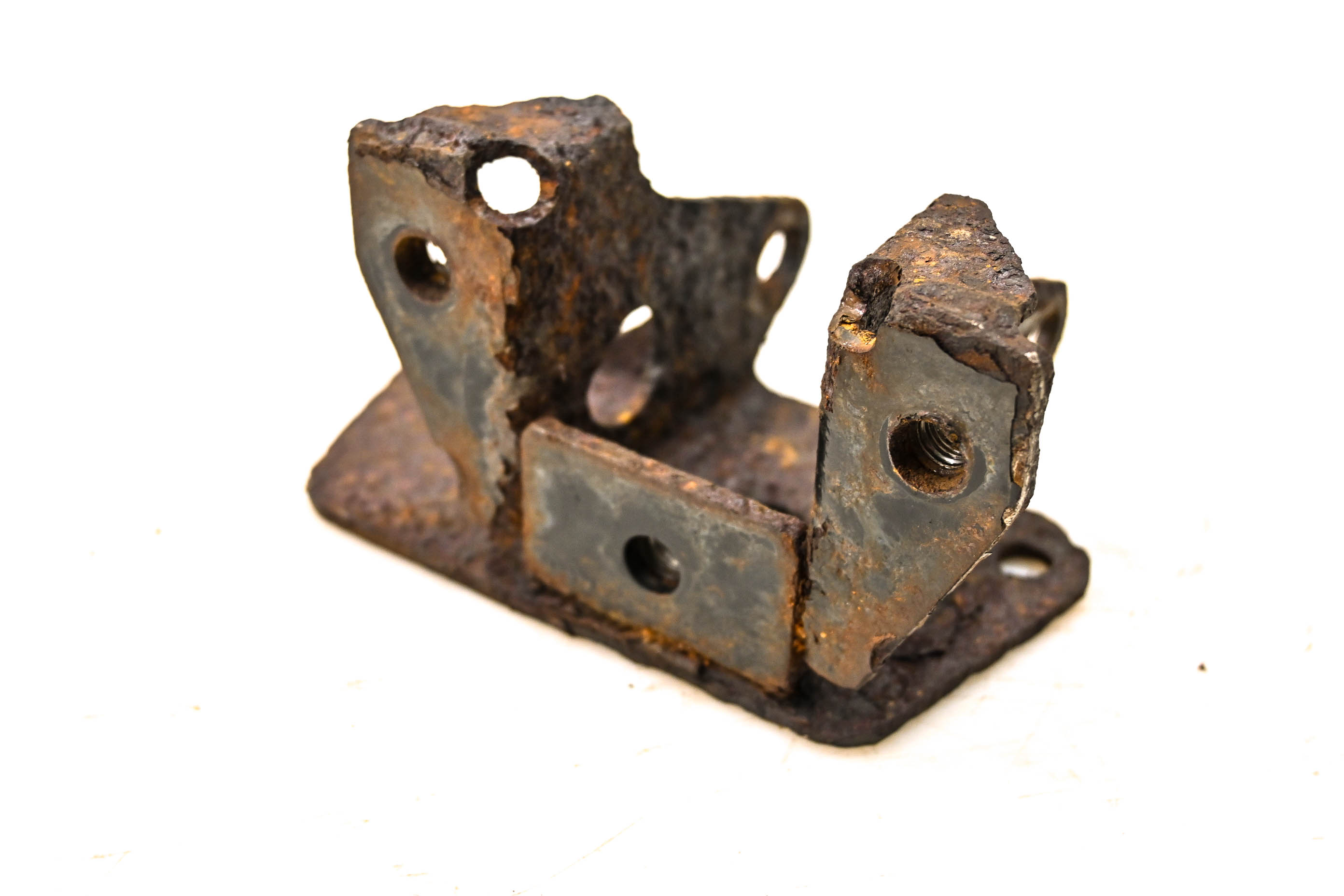 03 Kawasaki Mule 3010 4x4 Front Transmission Gearcase Bracket Mount KAF620
