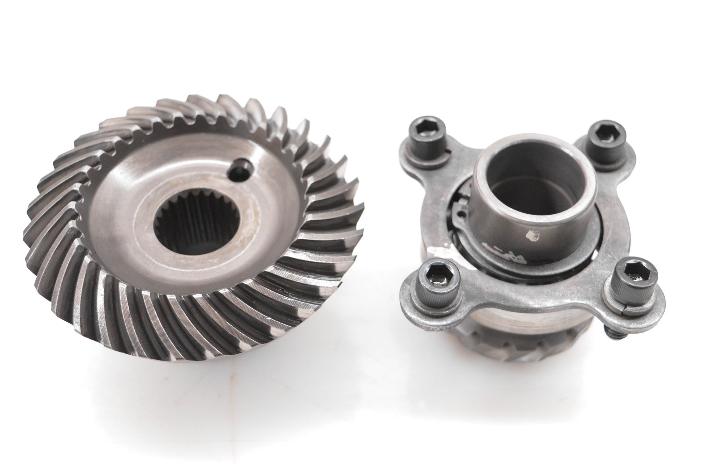01 Polaris Sportsman 500 4x4 Transmission Bevel Gears Output Shaft