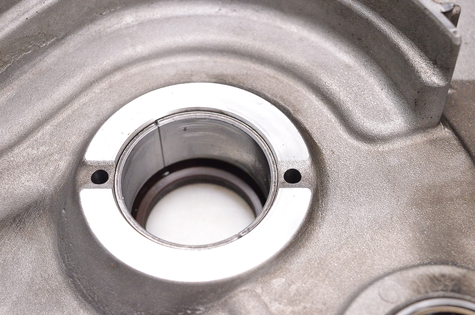 03 Can-Am Outlander 400 4x4 Crankcase Center Crank Case Bombardier