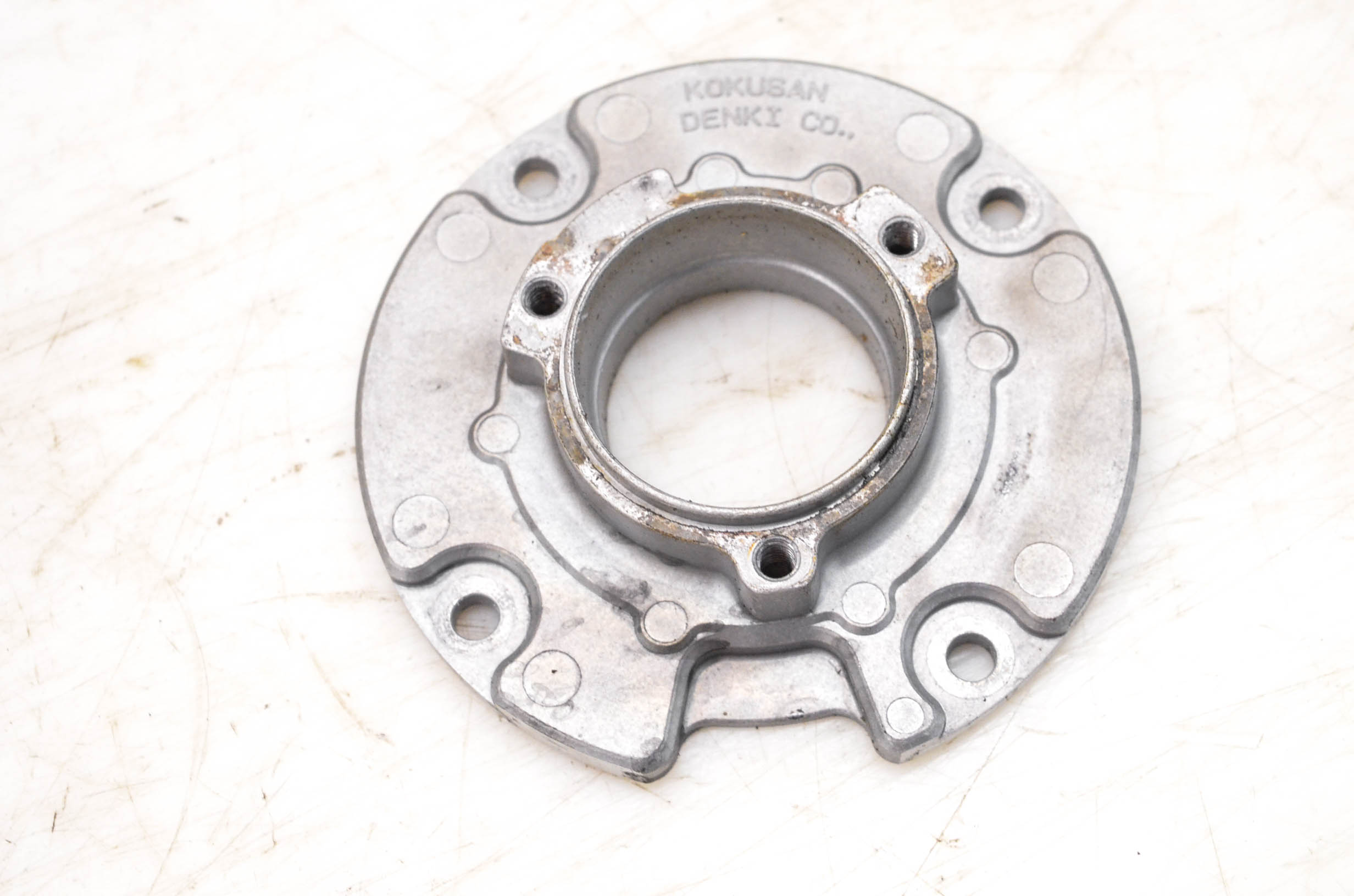 05 Arctic Cat ZR 900 Sno Pro EFI Stator Bracket Mount 121"