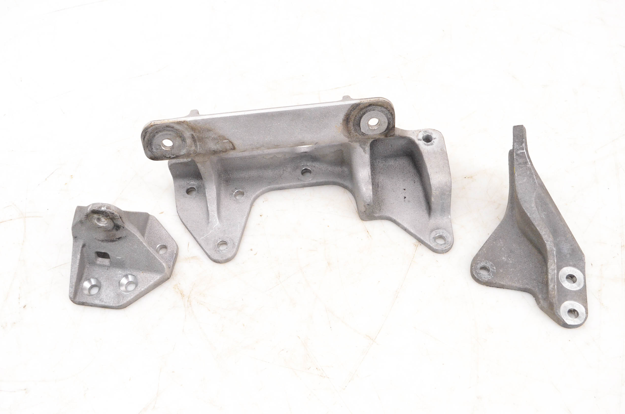 05 Arctic Cat ZR 900 Sno Pro EFI Engine Motor Upper & Lower Brackets Mounts 121"