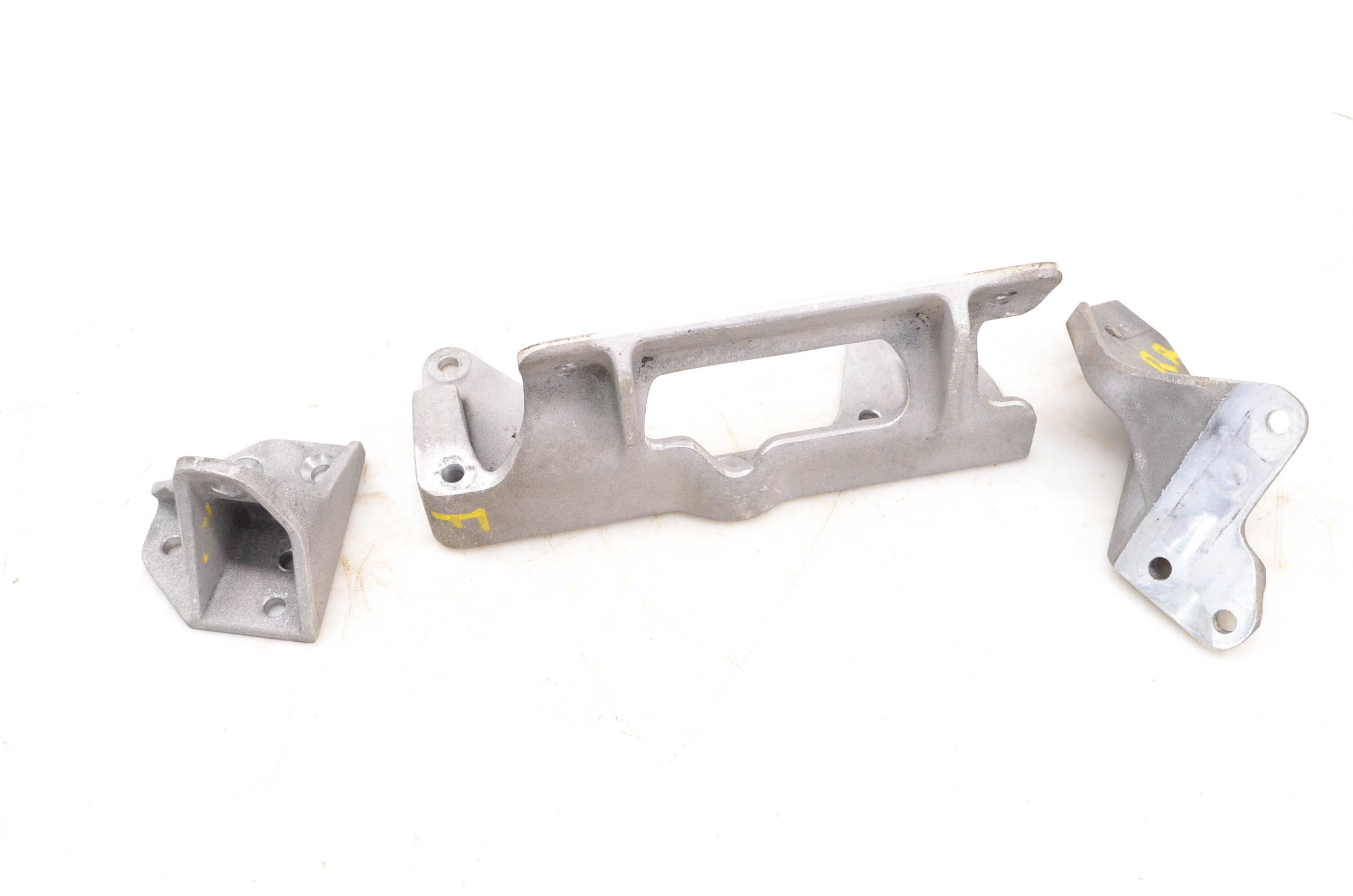 05 Arctic Cat ZR 900 Sno Pro EFI Engine Motor Upper & Lower Brackets Mounts 121"