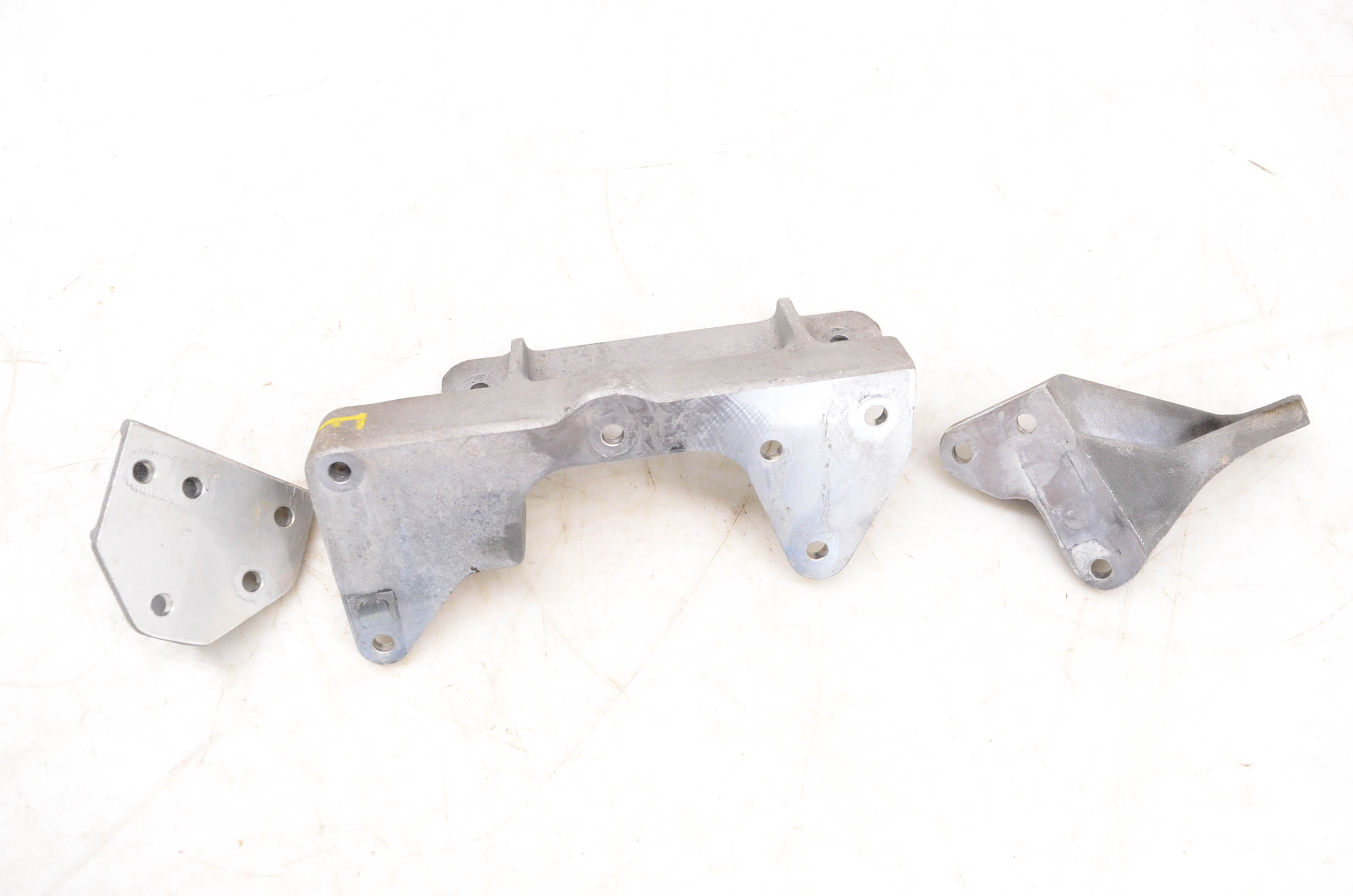 05 Arctic Cat ZR 900 Sno Pro EFI Engine Motor Upper & Lower Brackets Mounts 121"