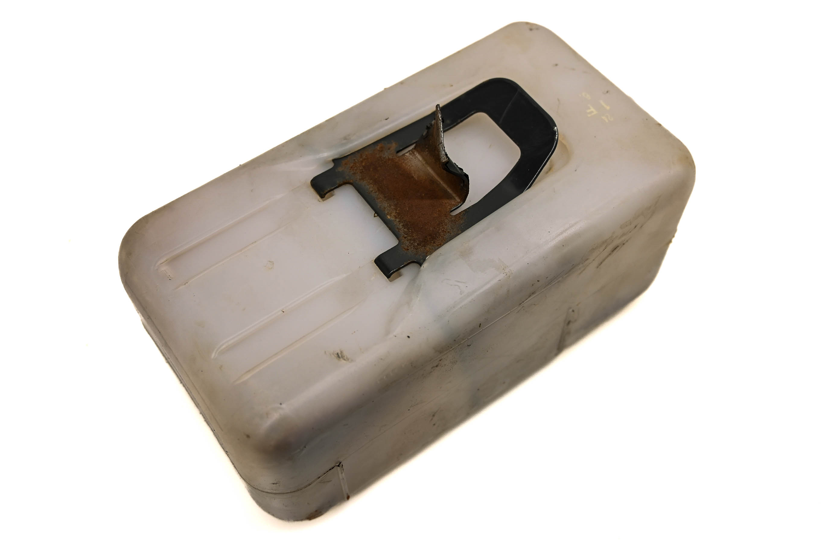 04 Kubota RTV900W Reservoir