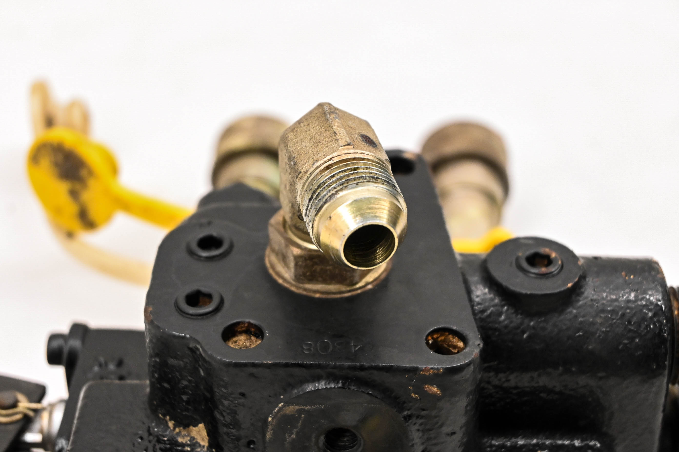 04 Kubota RTV900W Hydraulic Control Valve