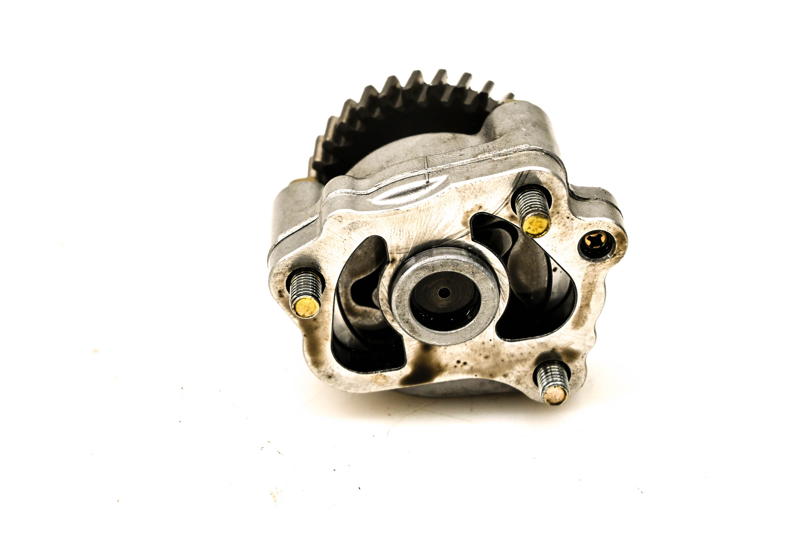 04 Kubota RTV900W Oil Pump