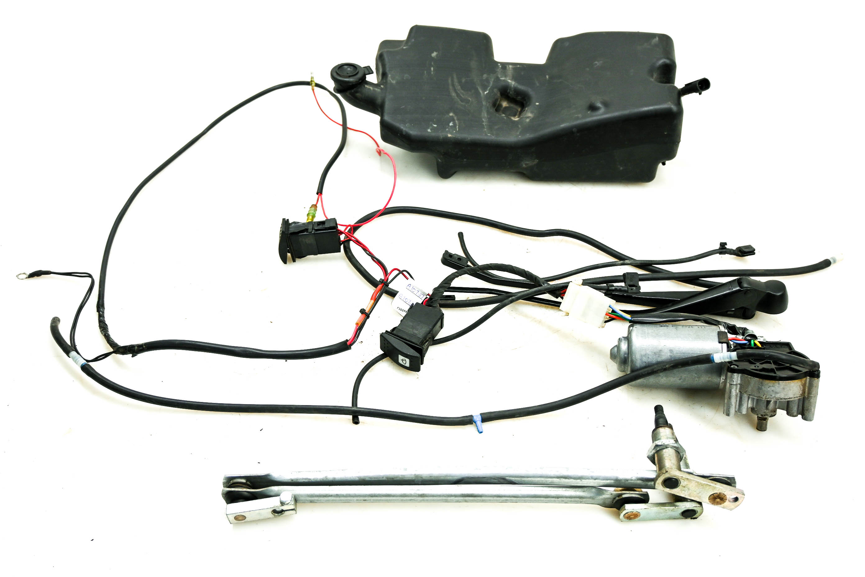 18 Can-Am Commander 1000R 4x4 Limited DPS Windsheild Washer Assembly
