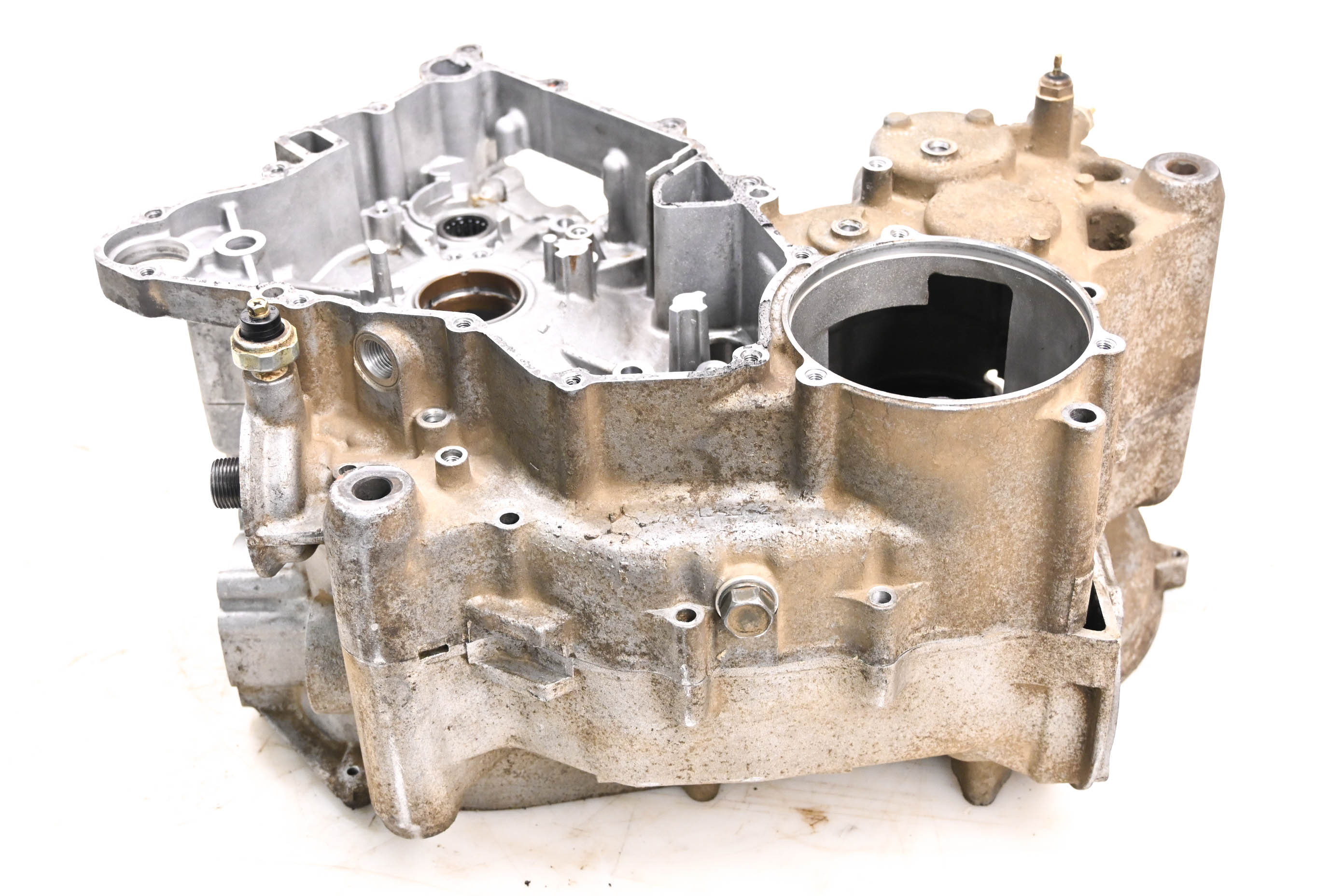 05 Arctic Cat 650 V2 4x4 Crankcase Center Crank Case