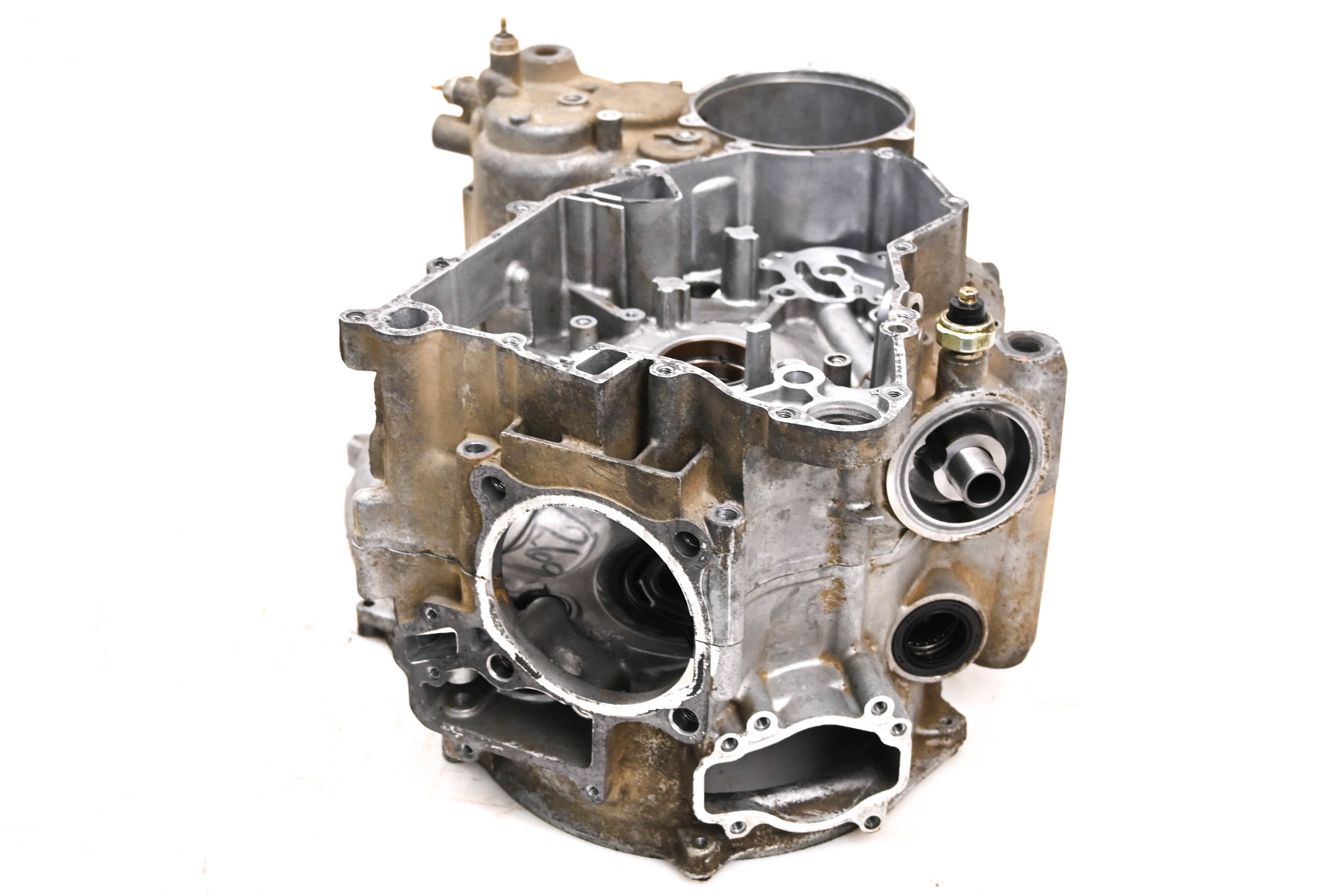 05 Arctic Cat 650 V2 4x4 Crankcase Center Crank Case
