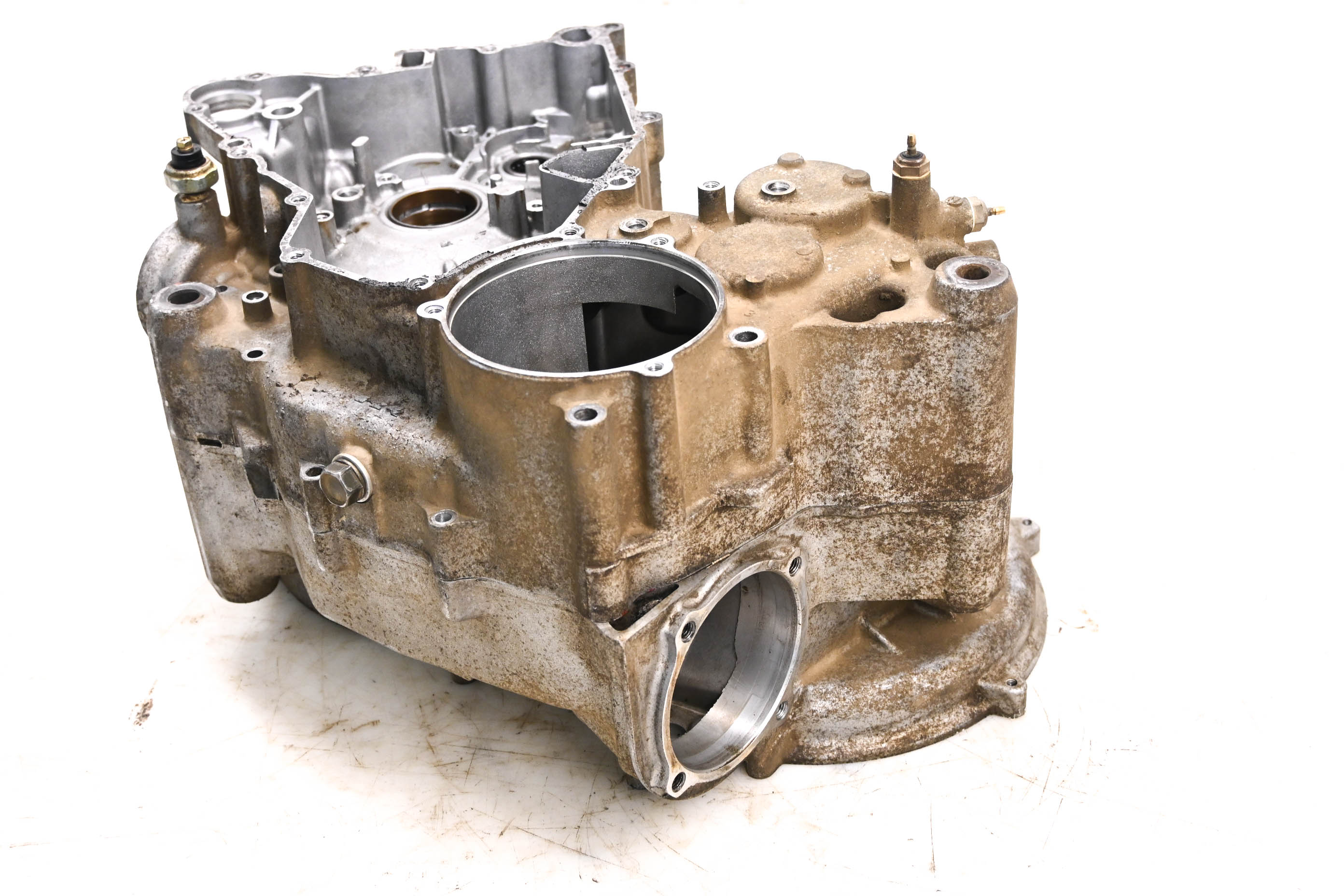 05 Arctic Cat 650 V2 4x4 Crankcase Center Crank Case