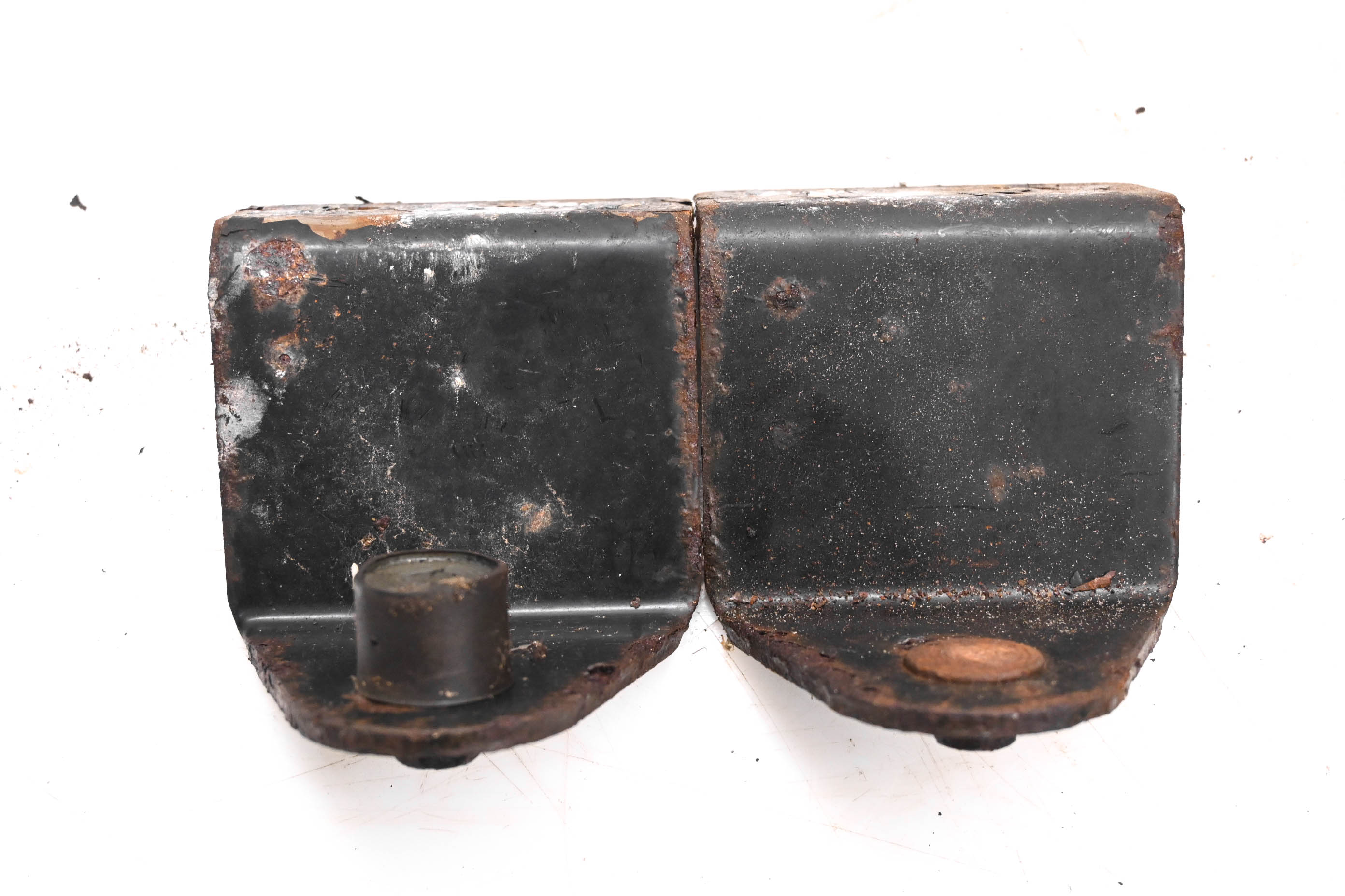 08 Bobcat 2200S 4x4 Diesel Engine Motor Brackets Mounts