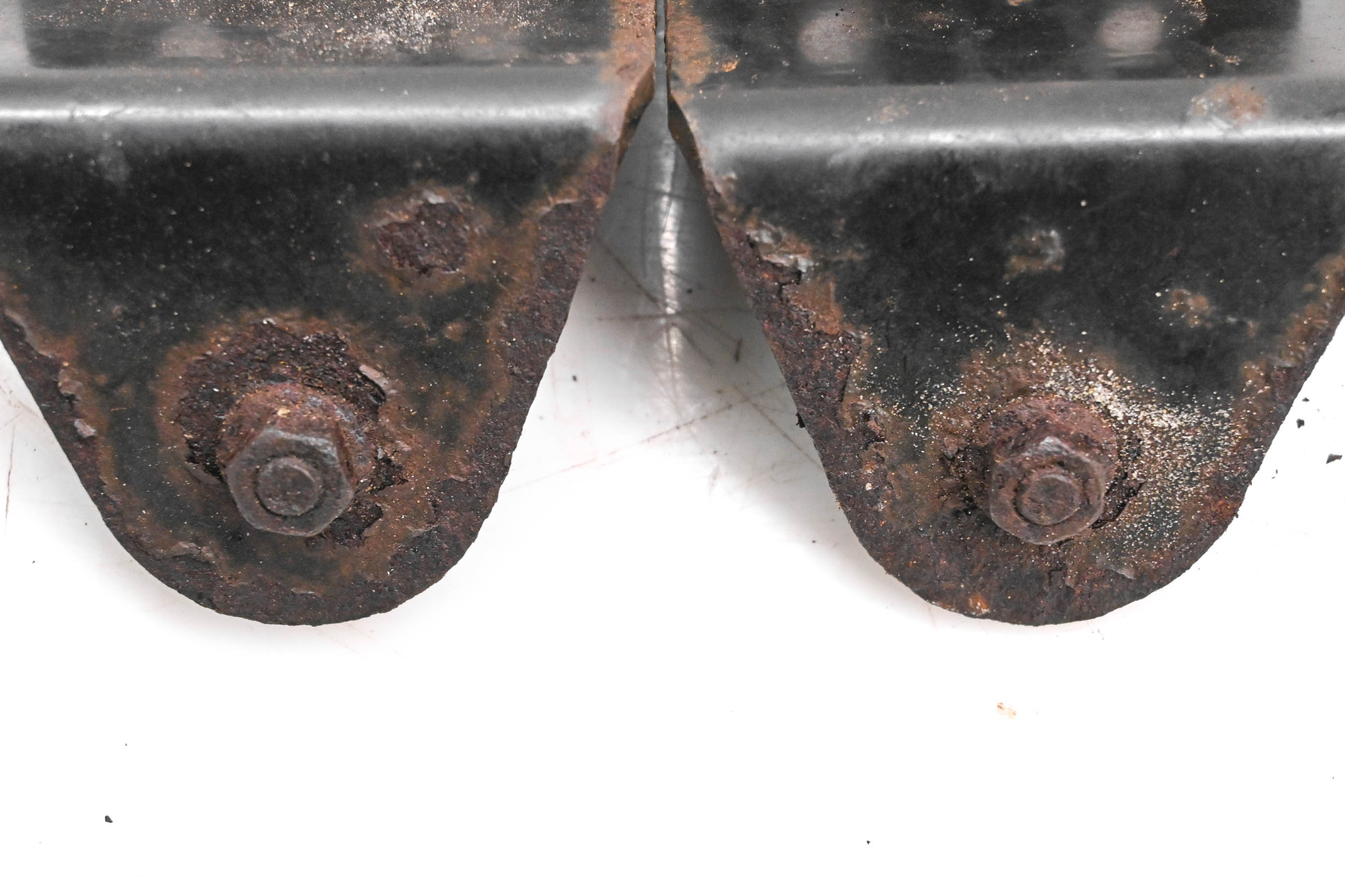 08 Bobcat 2200S 4x4 Diesel Engine Motor Brackets Mounts