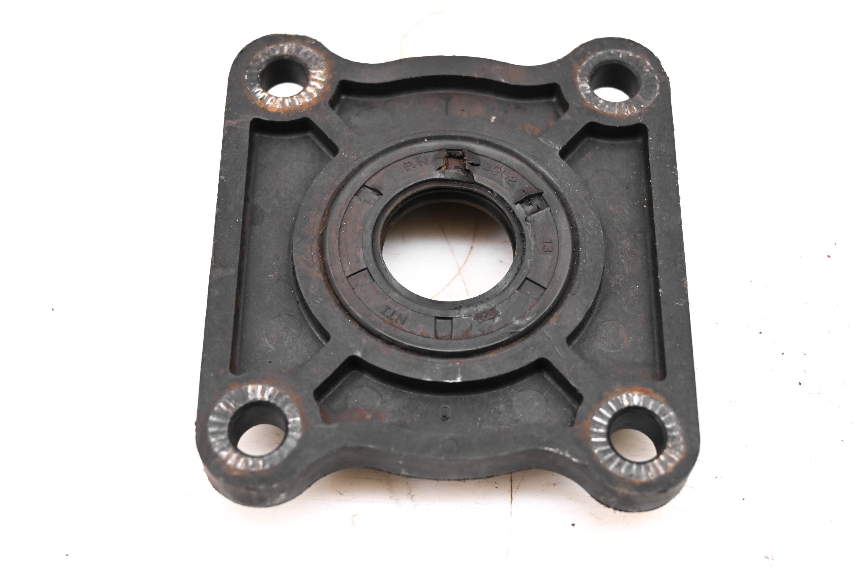 08 Bobcat 2200S 4x4 Diesel Input Bearing Cover