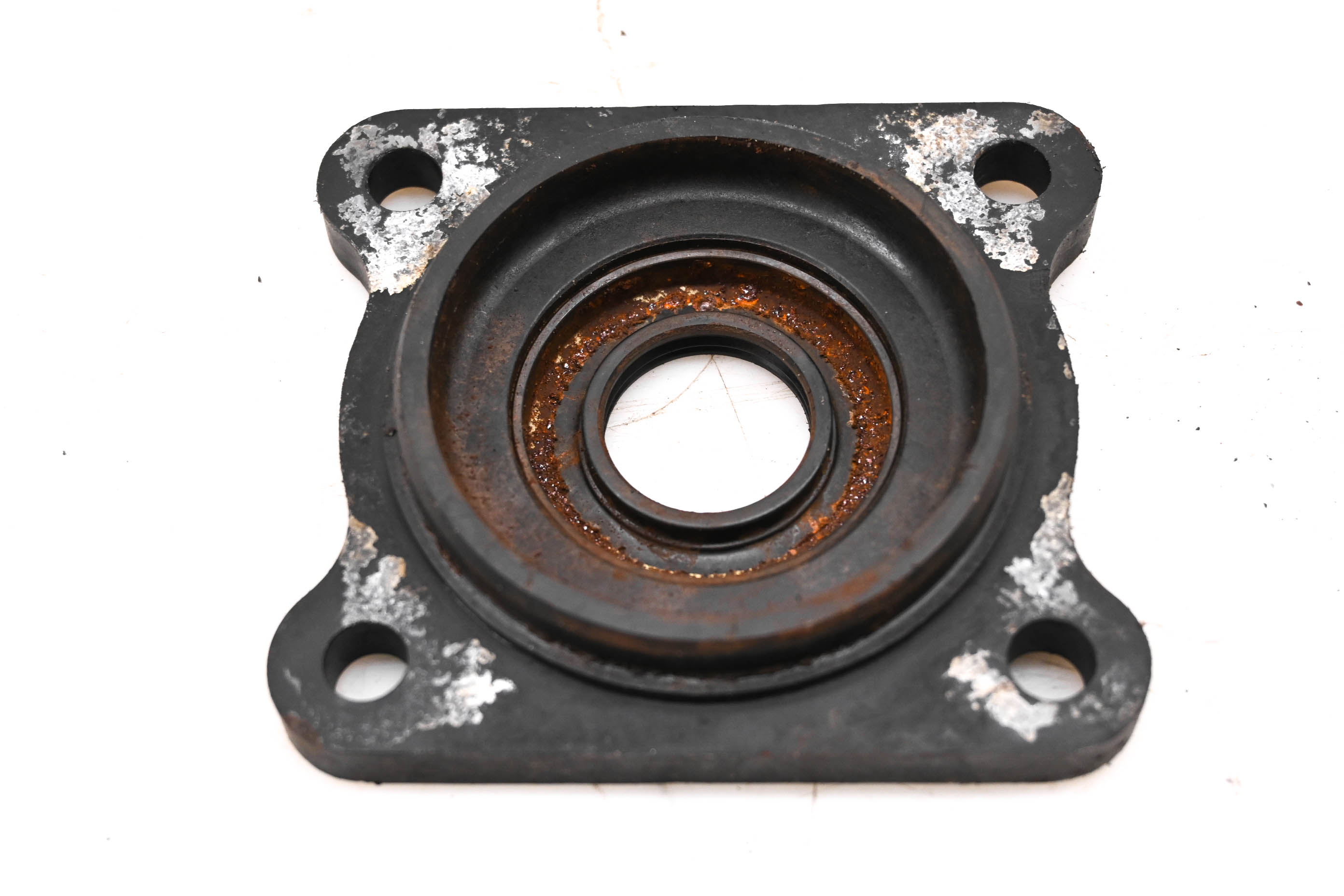 08 Bobcat 2200S 4x4 Diesel Input Bearing Cover